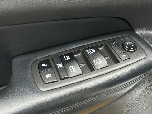 Used 2021 Jeep Grand Cherokee Laredo RWD image 9