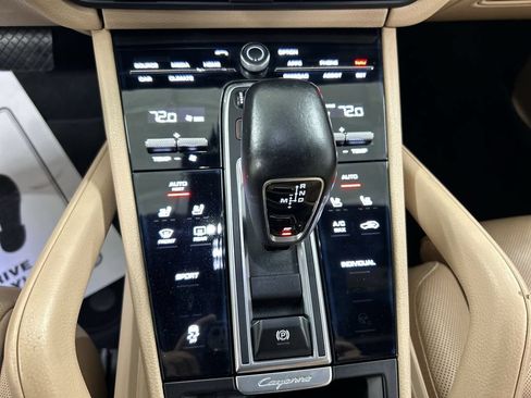 Used 2019 Porsche Cayenne AWD/4WD image 17