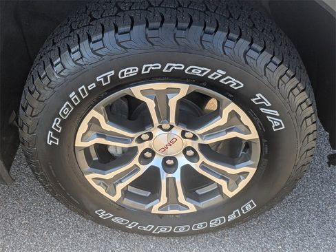 Used 2019 GMC Sierra 1500 SLT image 16