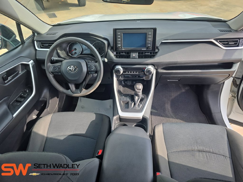Used 2021 Toyota RAV4 LE FWD image 9