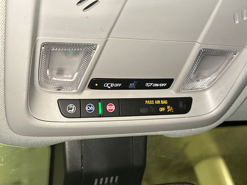 Used 2023 GMC Terrain SLE w/ Driver Convenience Package image 27