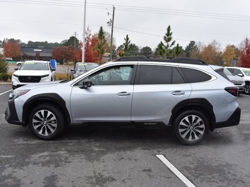 Used 2023 Subaru Outback Limited image 6