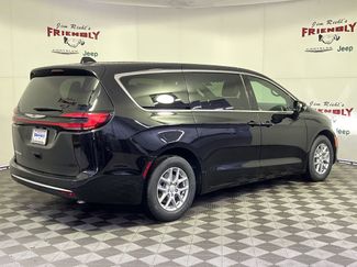 New 2026 Chrysler Pacifica Select video 3