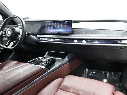 Used 2023 BMW 740i w/ Parking Assistance Package RWD image 98