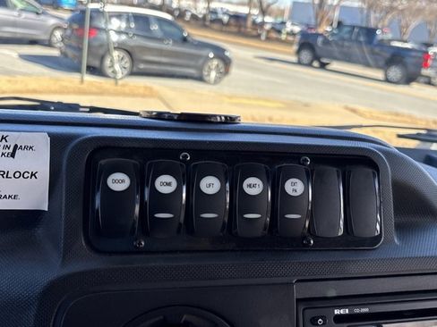 Used 2015 Ford E-350 and Econoline 350 Super Duty image 22