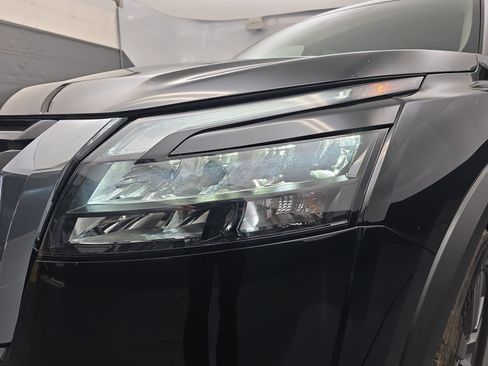 Used 2024 Nissan Pathfinder SV w/ SV Premium Package image 11