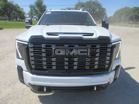 New 2026 GMC Sierra 3500 Denali Ultimate AWD/4WD image 12