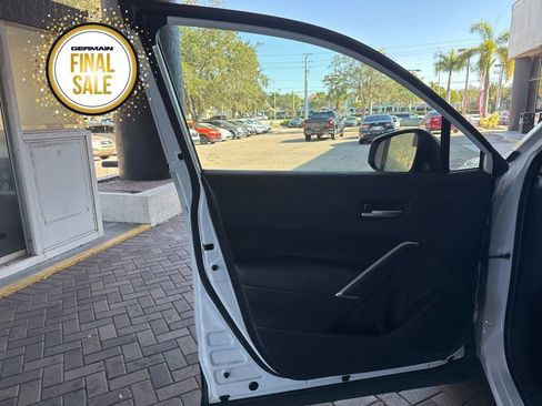 Certified 2022 Toyota Corolla Cross XLE image 14