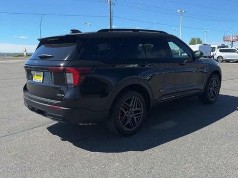 Used 2025 Ford Explorer ST-Line w/ ST-Line Street Pack AWD/4WD image 8