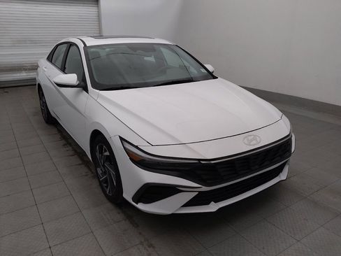 Used 2025 Hyundai Elantra SEL FWD image 13