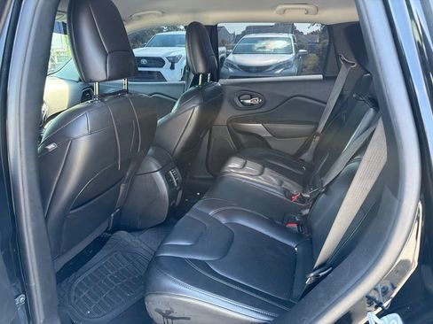 Used 2021 Jeep Cherokee Latitude Lux AWD/4WD image 16