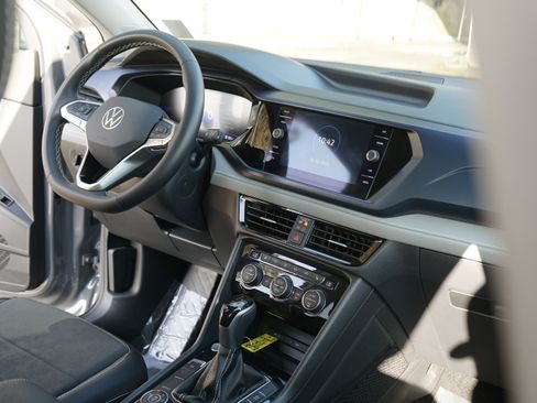 Used 2024 Volkswagen Taos SE image 17