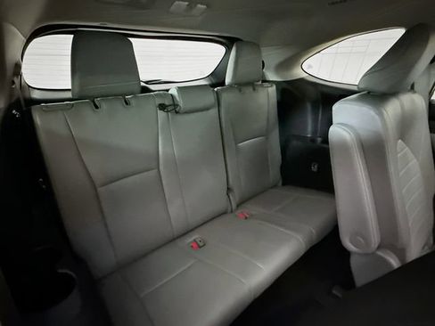 Used 2022 Toyota Highlander XLE image 28