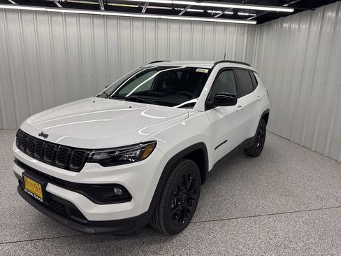 New 2026 Jeep Compass Latitude image 3