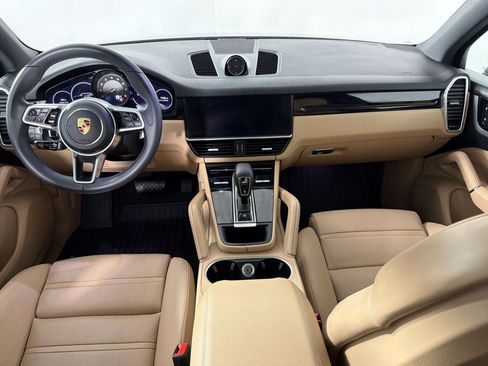 Certified 2023 Porsche Cayenne AWD/4WD image 16