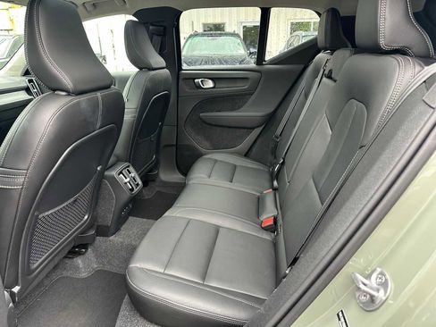 Certified 2025 Volvo XC40 B5 Plus AWD/4WD image 16