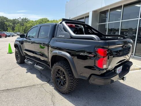 Used 2025 Chevrolet Colorado ZR2 w/ Midnight Edition AWD/4WD image 5