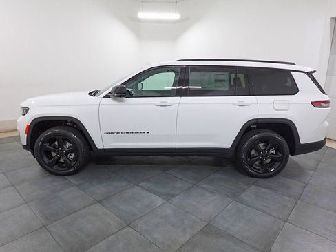 New 2025 Jeep Grand Cherokee L Limited w/ Luxury Tech Group II image 2