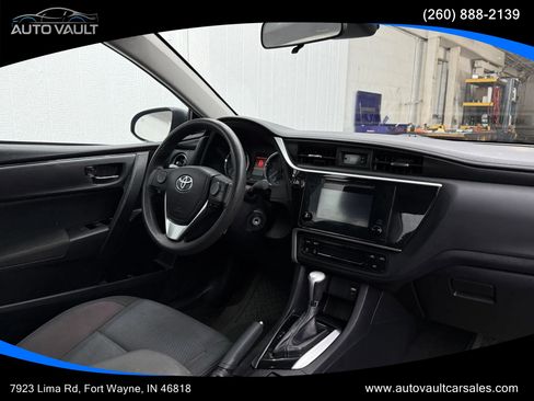 Used 2018 Toyota Corolla LE FWD image 10