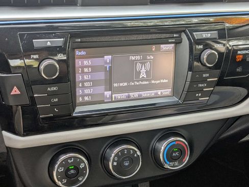 Used 2015 Toyota Corolla LE FWD image 21