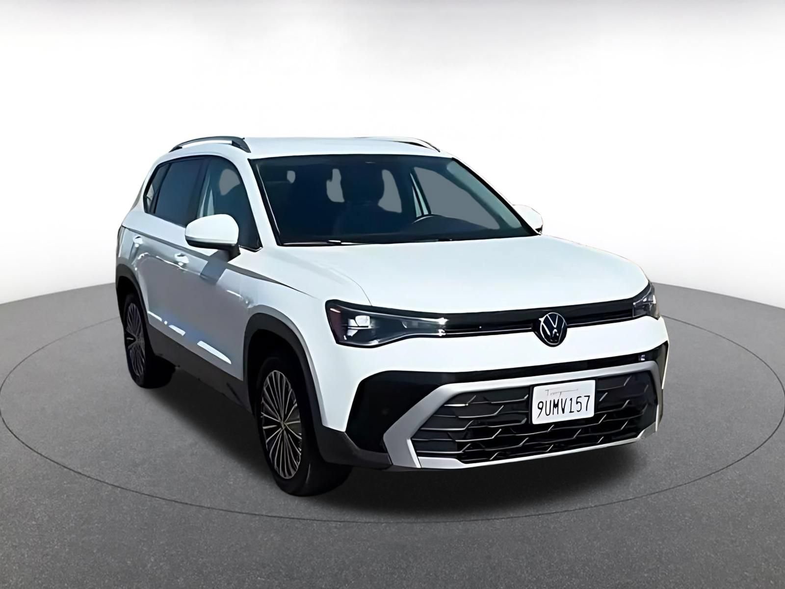 Used 2026 Volkswagen Taos SE FWD image 3