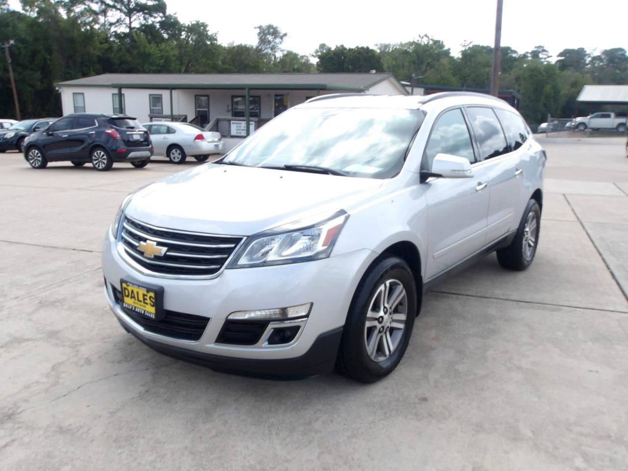 Used 2017 Chevrolet Traverse LT FWD image 2