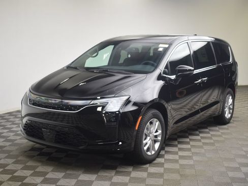 New 2027 Chrysler Pacifica Select AWD/4WD image 13