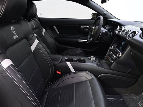 Used 2022 Ford Mustang Shelby GT500 w/ Technology Package RWD image 16