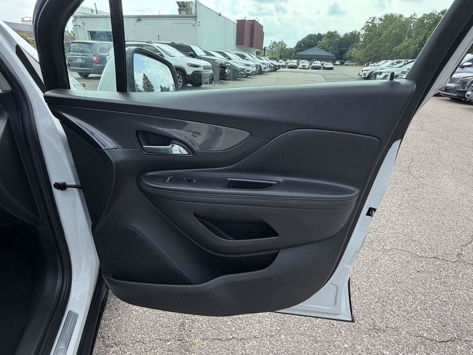 Used 2018 Buick Encore Sport Touring FWD image 31