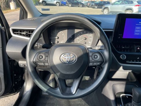 Used 2025 Toyota Corolla LE image 25