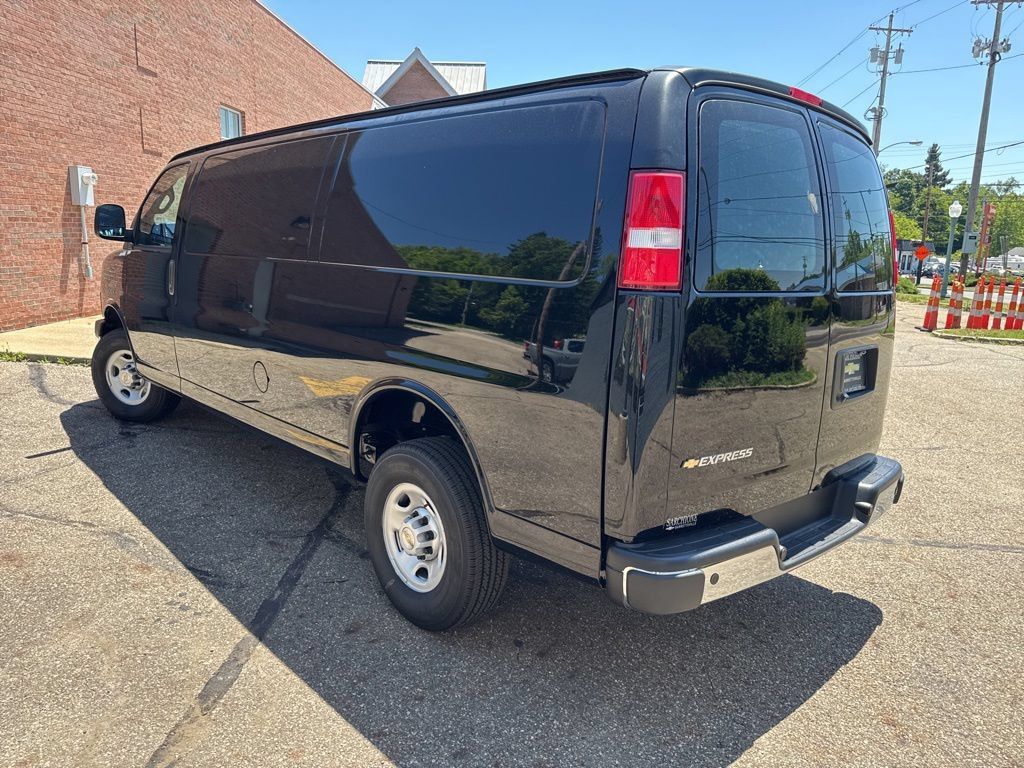 New 2026 Chevrolet Express 2500 Extended w/ Communications Package RWD image 5
