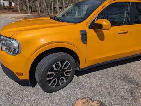 Used 2022 Ford Maverick Lariat image 2