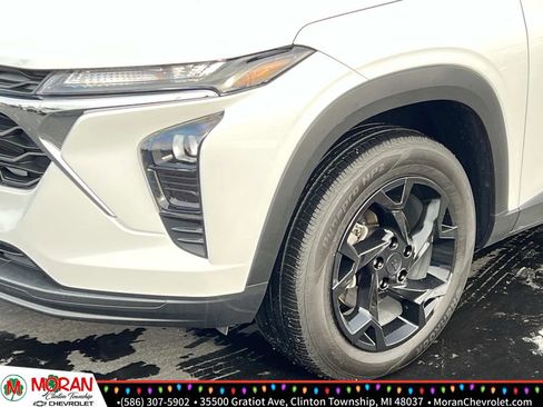 Certified 2024 Chevrolet Trax LS w/ LS Convenience Package image 8