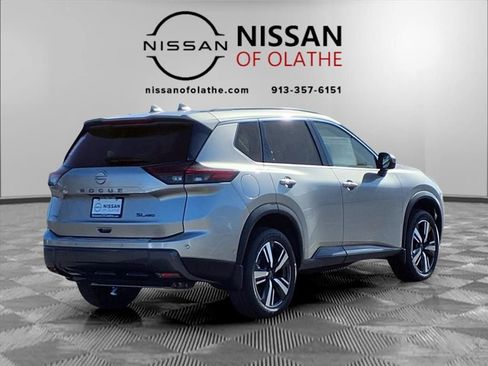 Certified 2025 Nissan Rogue SL w/ Tech Package image 27