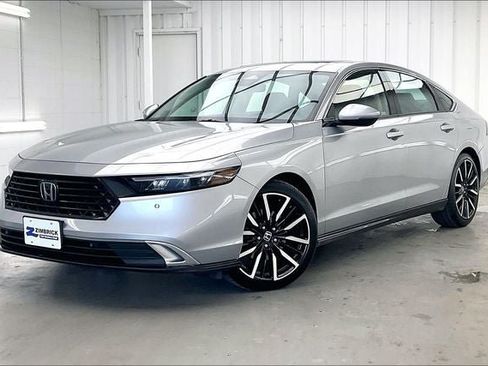 Used 2024 Honda Accord Touring image 2