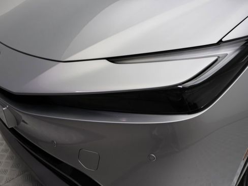 Used 2024 Toyota Prius XLE image 3