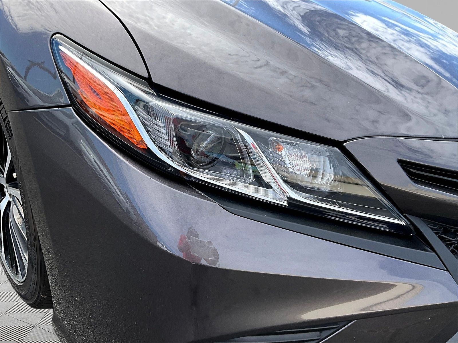 Used 2020 Toyota Camry SE w/ Sunroof Package FWD image 31