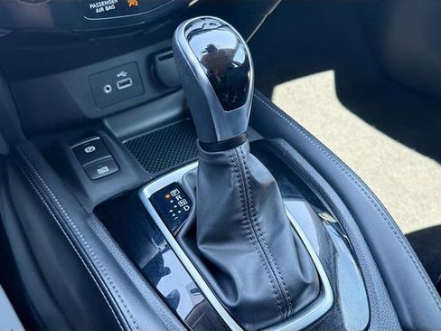 Used 2020 Nissan Rogue SL w/ Premium Package image 28