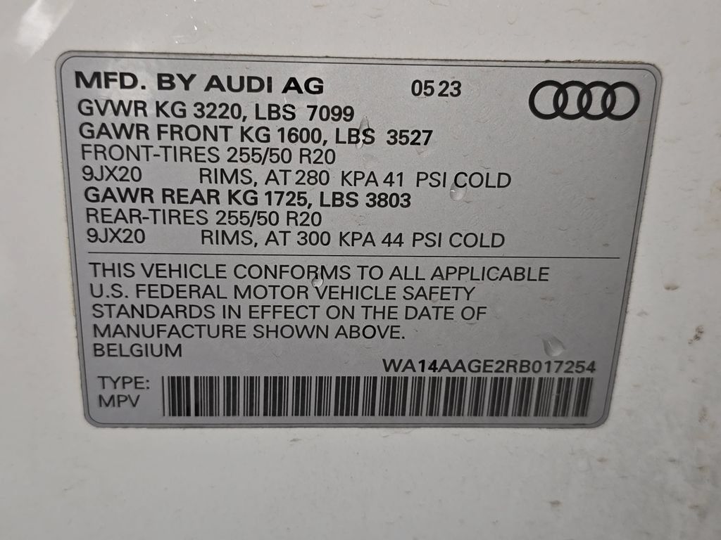 Used 2024 Audi Q8 e-tron Premium Plus AWD/4WD image 29