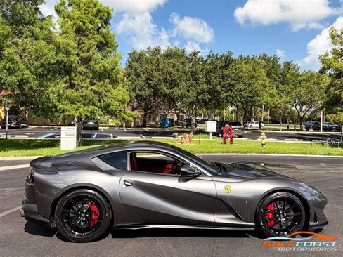 Used 2018 Ferrari 812 Superfast RWD image 61