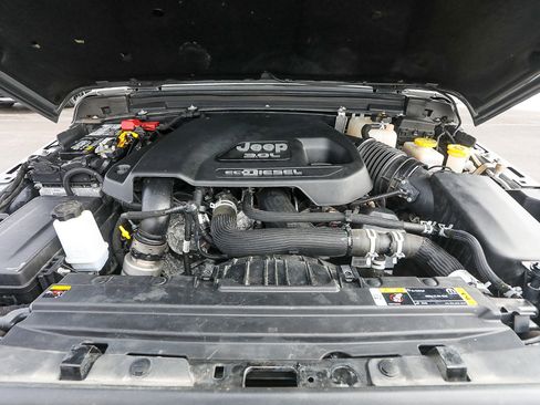 Used 2023 Jeep Wrangler Sahara w/ Cold Weather Group image 21