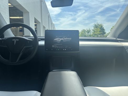 Used 2024 Tesla Model Y Long Range image 29