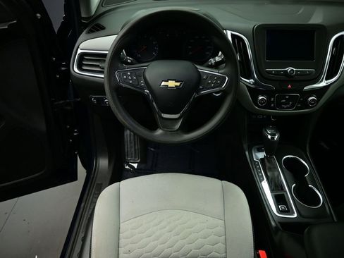 Used 2021 Chevrolet Equinox LS image 2