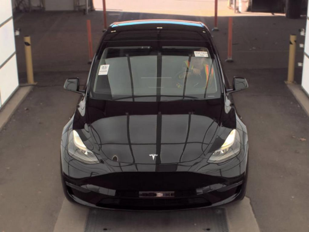 Used 2023 Tesla Model Y Long Range AWD/4WD image 3