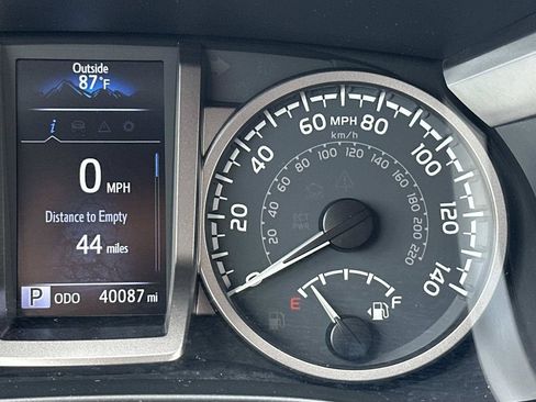 Used 2023 Toyota Tacoma SR5 w/ SR5 Appearance Package RWD image 25