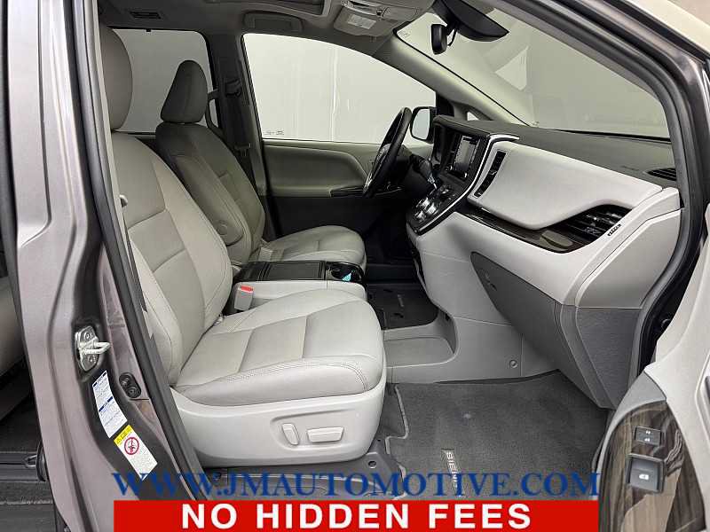 Used 2019 Toyota Sienna XLE w/ Carpet Mat Package AWD/4WD image 23