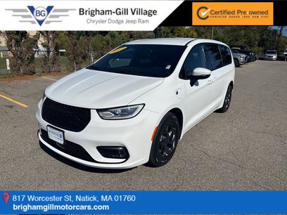 Used 2023 Chrysler Pacifica Touring-L w/ S Appearance Package