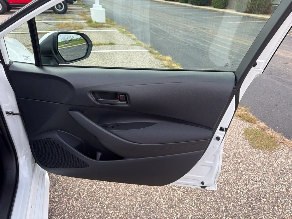 Used 2025 Toyota Corolla LE FWD image 39