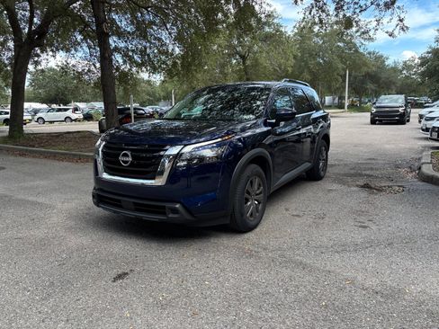 Used 2025 Nissan Pathfinder SV FWD image 10