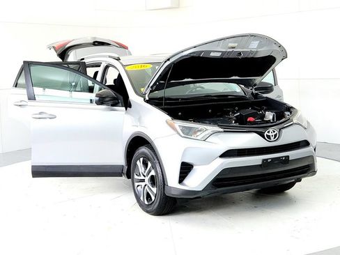 Used 2016 Toyota RAV4 LE AWD/4WD image 9